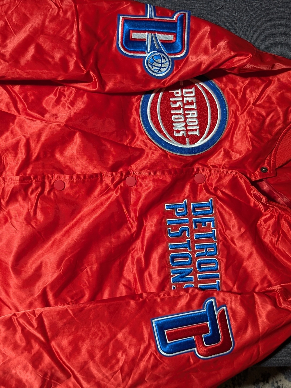Pro Standard Detroit Pistons Red Satin Varsity Jacket 2XL NBA